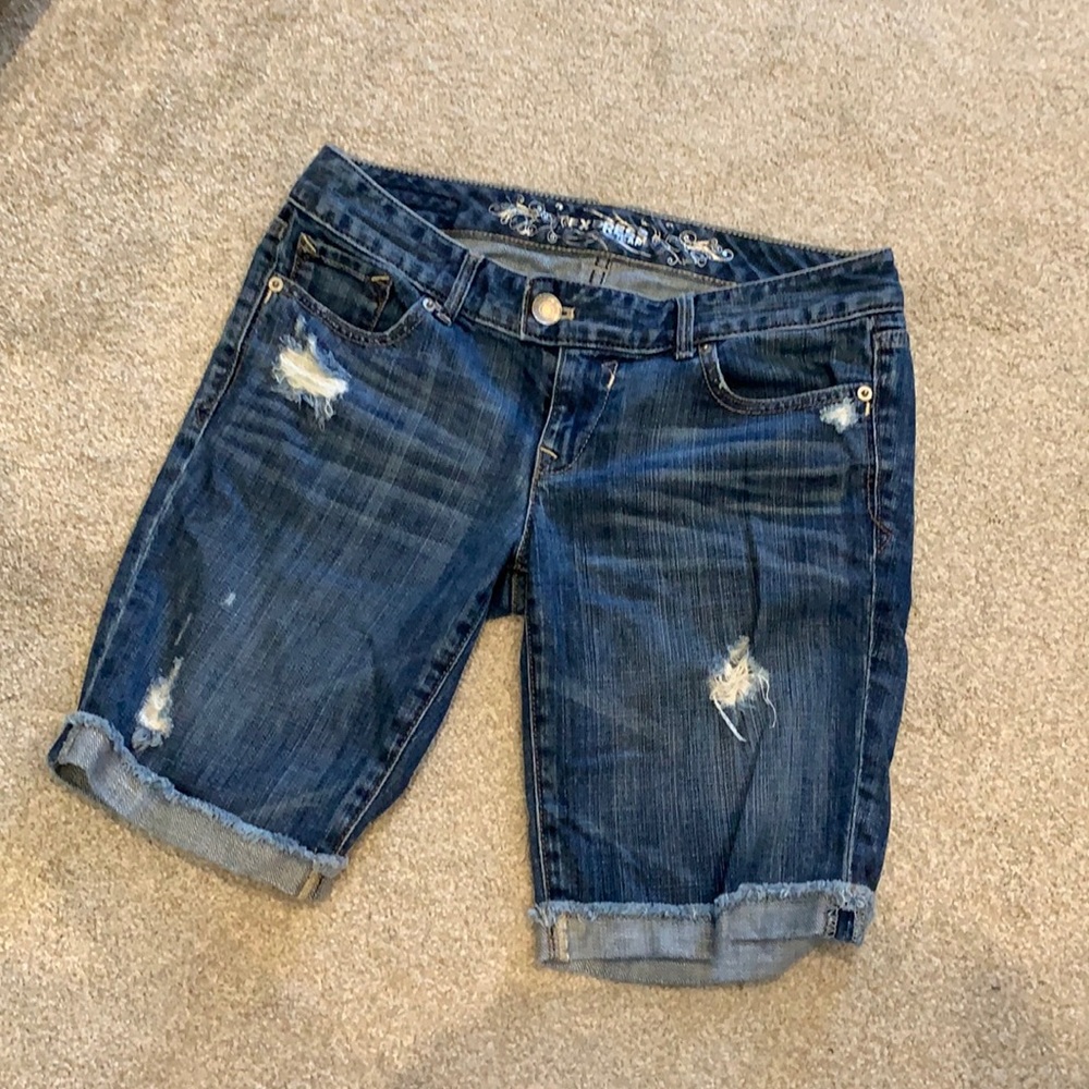 Express sz 4 Bermuda shorts